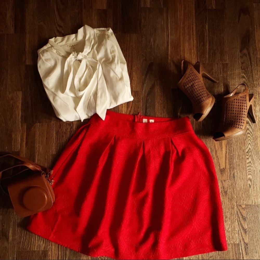 5/$25 💸 Red Pleated Skirt